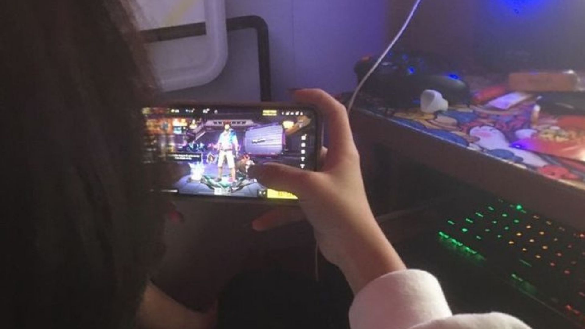 Mobile Card Games with Innovative Battle Strategies